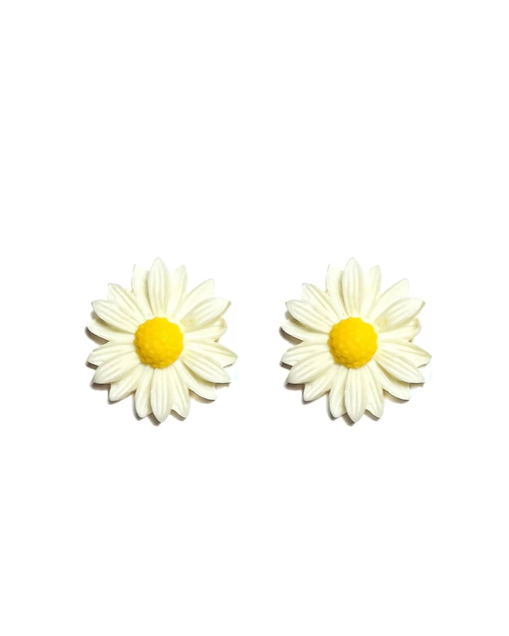 White daisy stud earrings with yellow centre on Sunbaked Lizard jewellery card