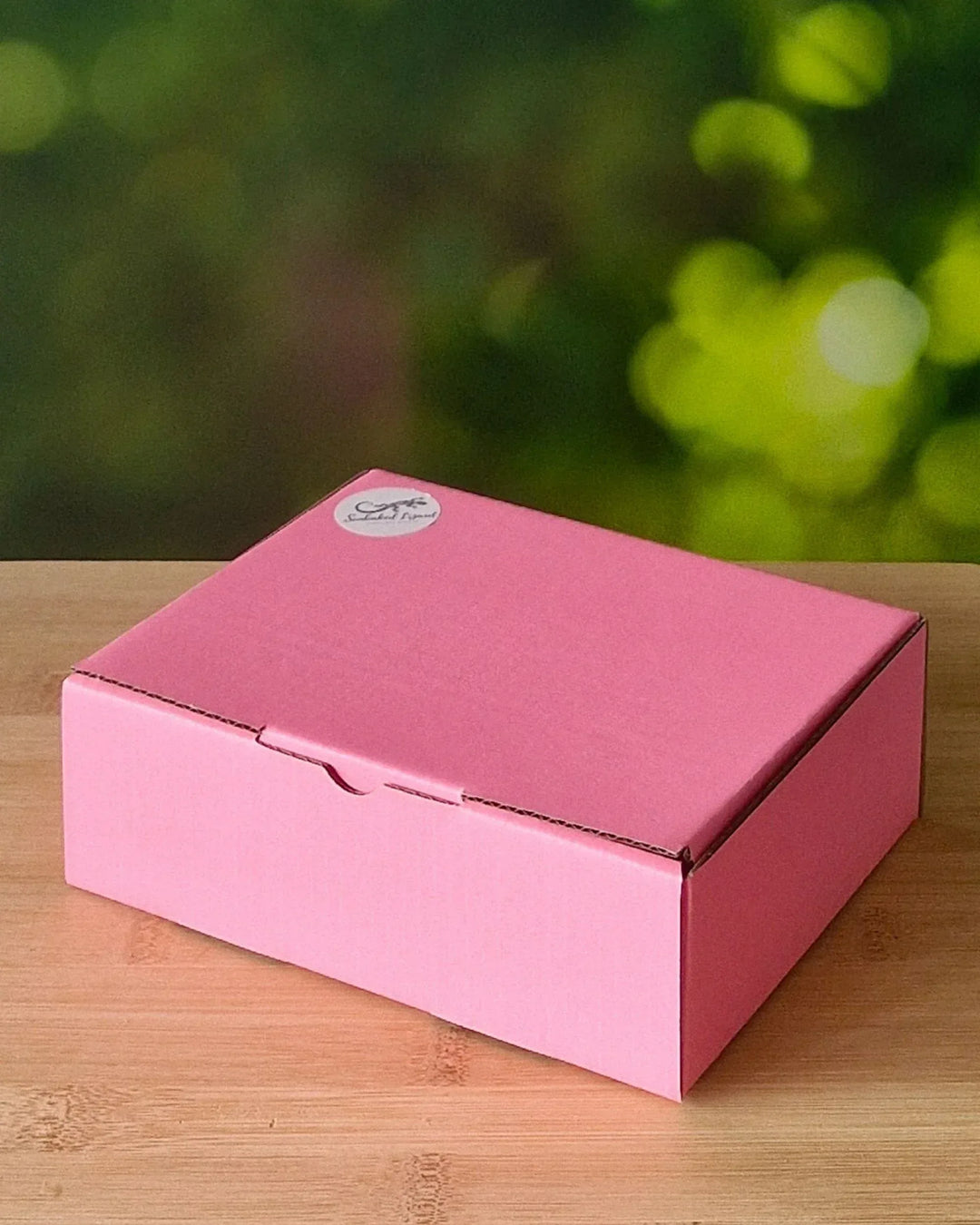 Sunbaked Lizard gift box closed in pink packaging